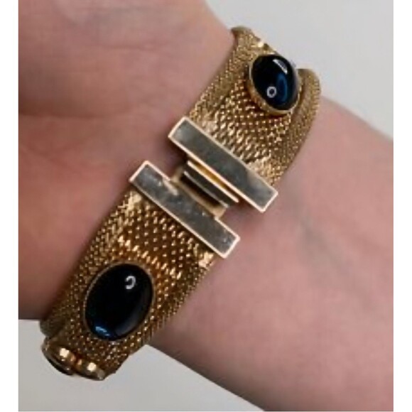 Vintage Gold Mesh Wrap Bracelet Black Onyx Cabochon Filigree Hearts - Picture 5 of 5